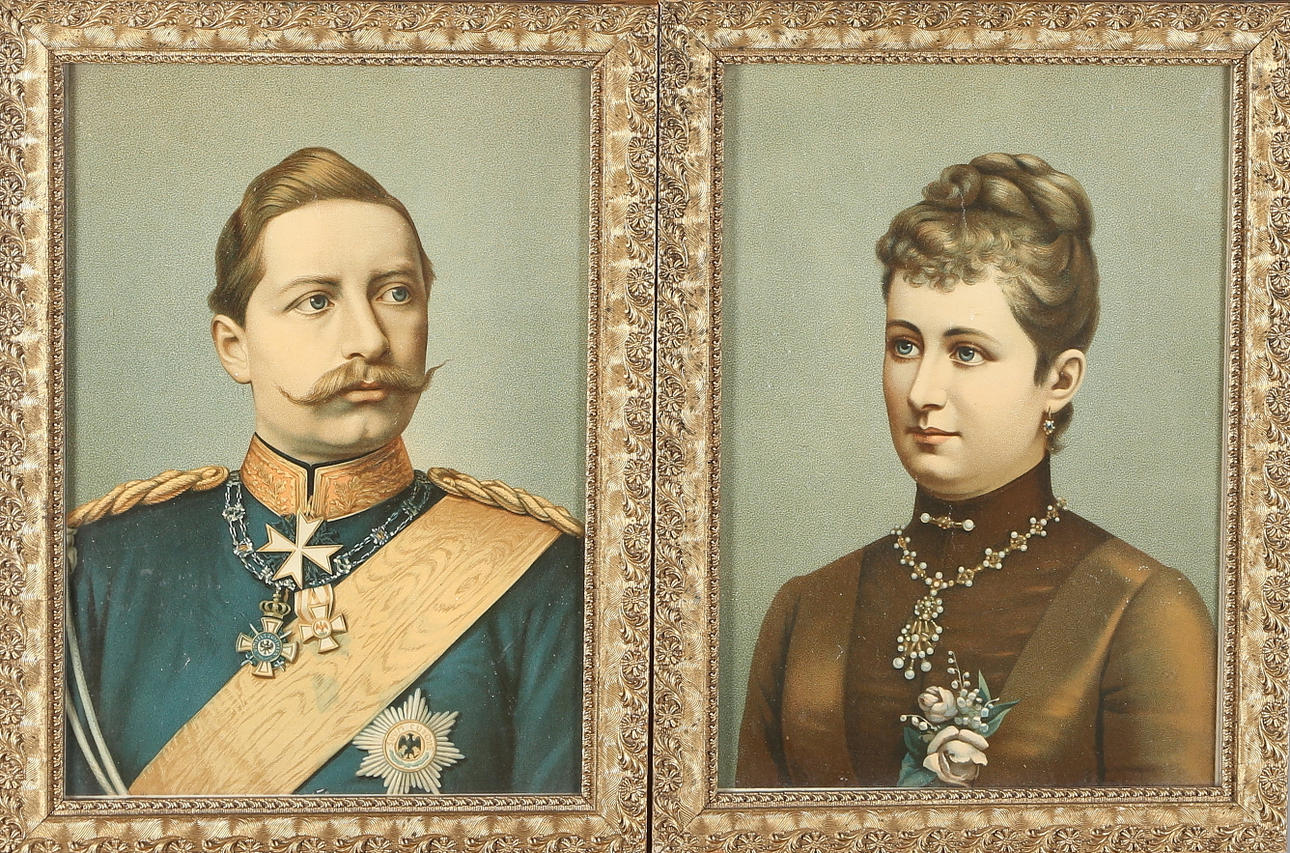 OIDENTIFIERAD KONSTNÄR. KUNGAPORTRÄTT, 2 st, tryck, Tysklands Kejsare Wilhelm II och hans hustru Kejsarinnan Augusta Viktoria, 1900-talets första hälft.