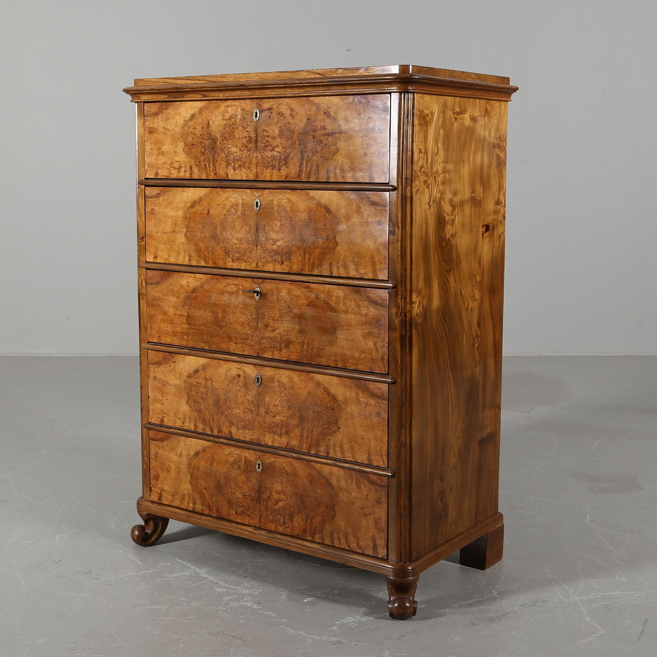 BYRÅ, valnöt och alm, 1800-tal.