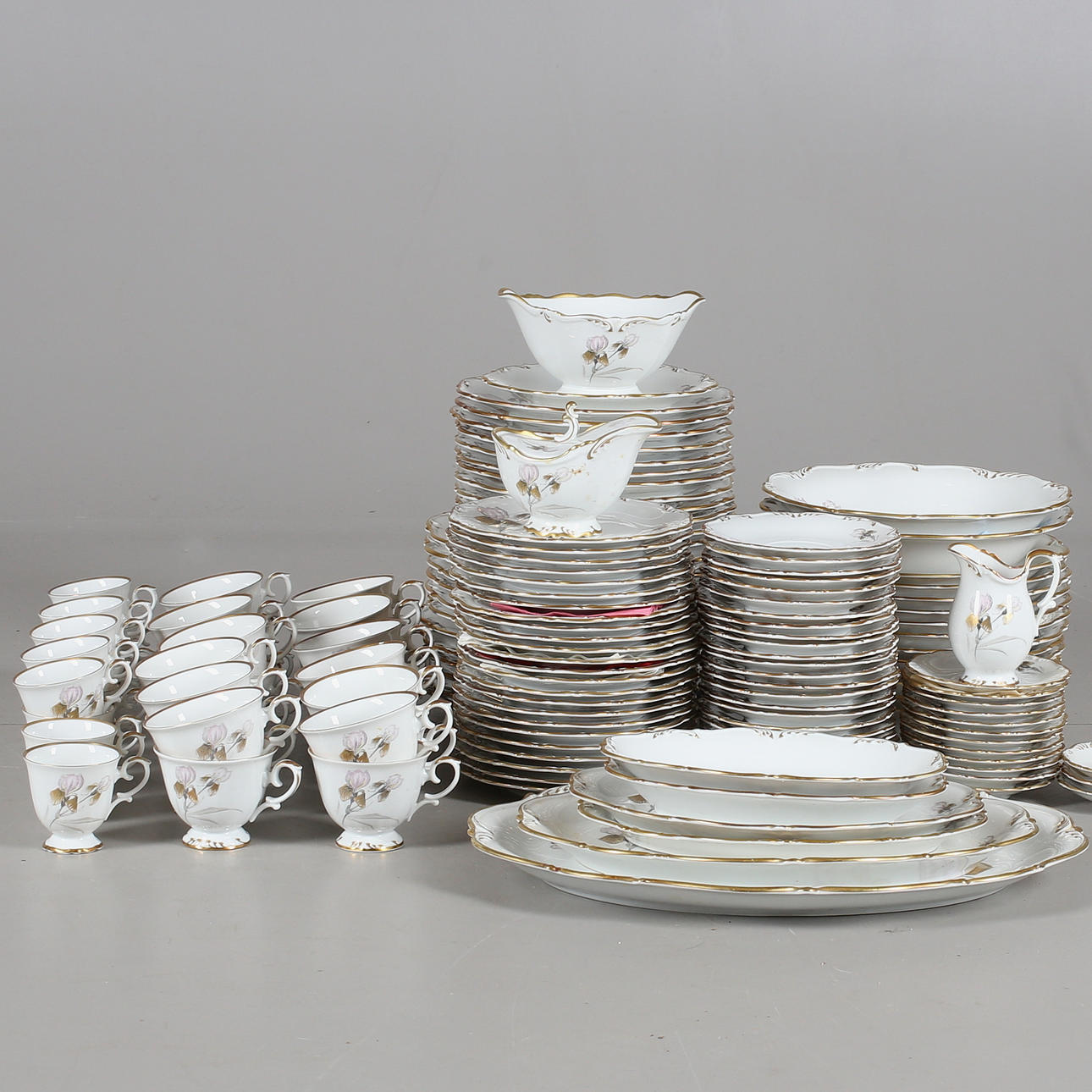 MATSERVIS, 152 delar, porslin, "Iris", Hackefors Porslin, 1900-tal.