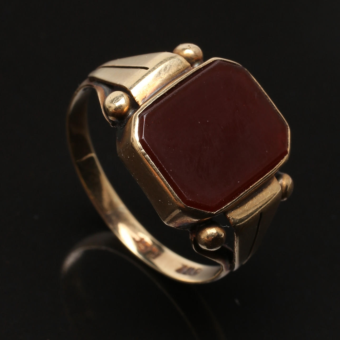 RING i 14K guld med karneol, stämplad 585 H.Gr.