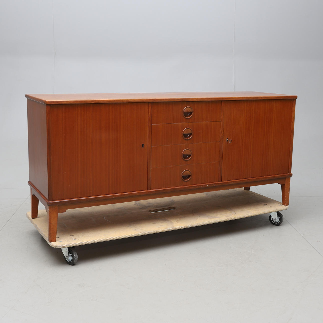 SIDEBOARD, teakfanér, möjligen Danmark, 1950/60-tal.