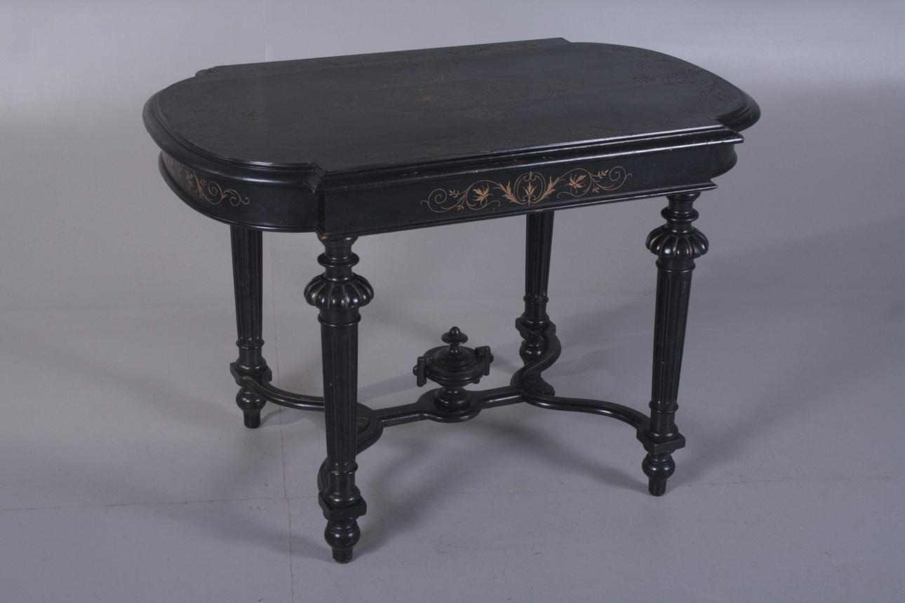 BORD, renässans-stil, svart.