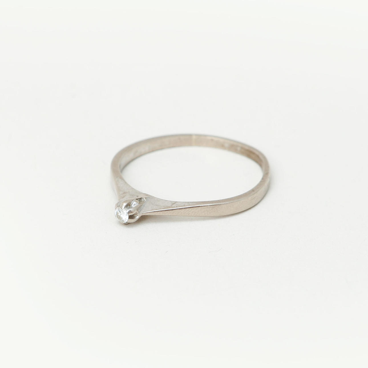 RING, 18k vitguld, diamant 0,04ct, vikt ca 2,1 gram.