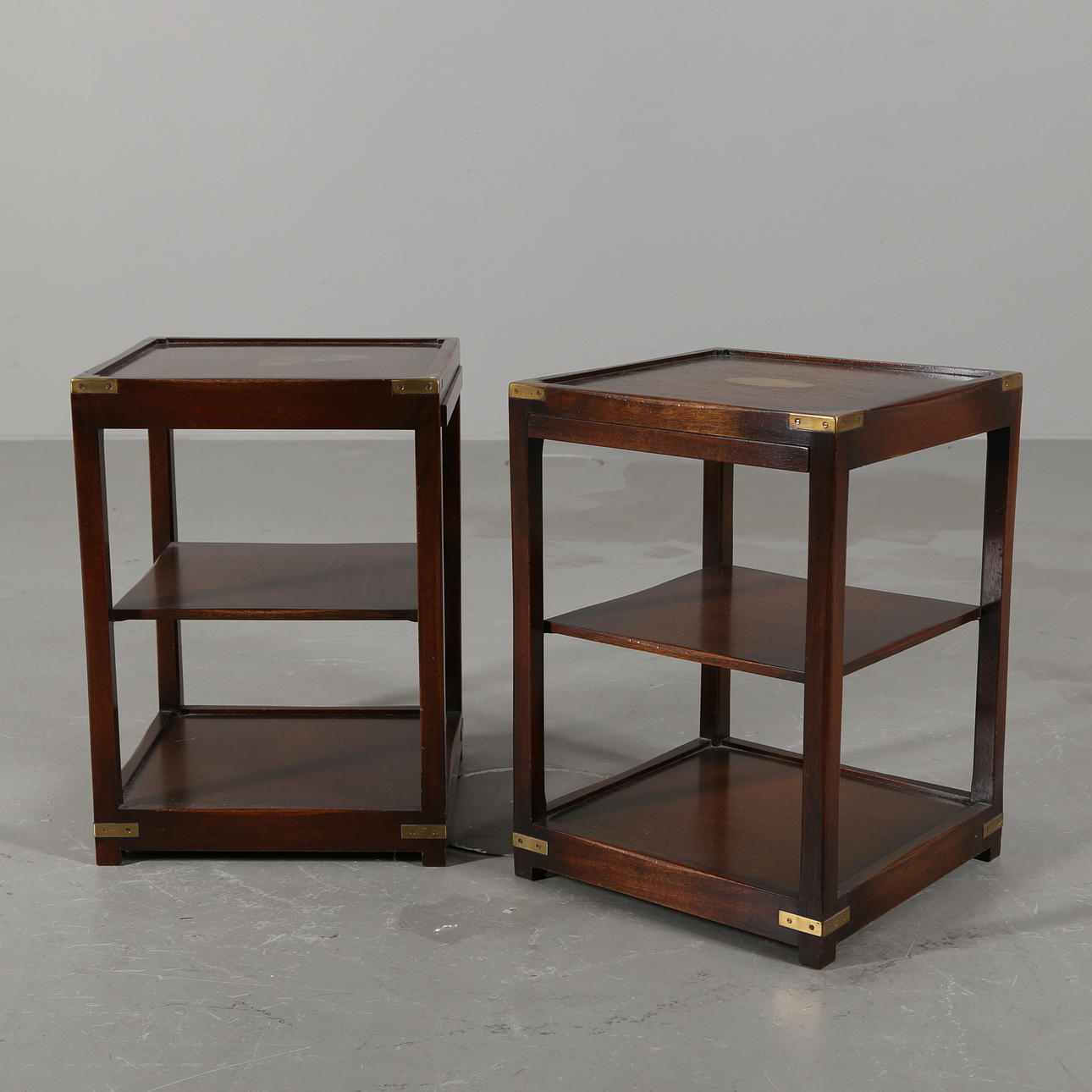 BORD, ett par, engelsk stil.