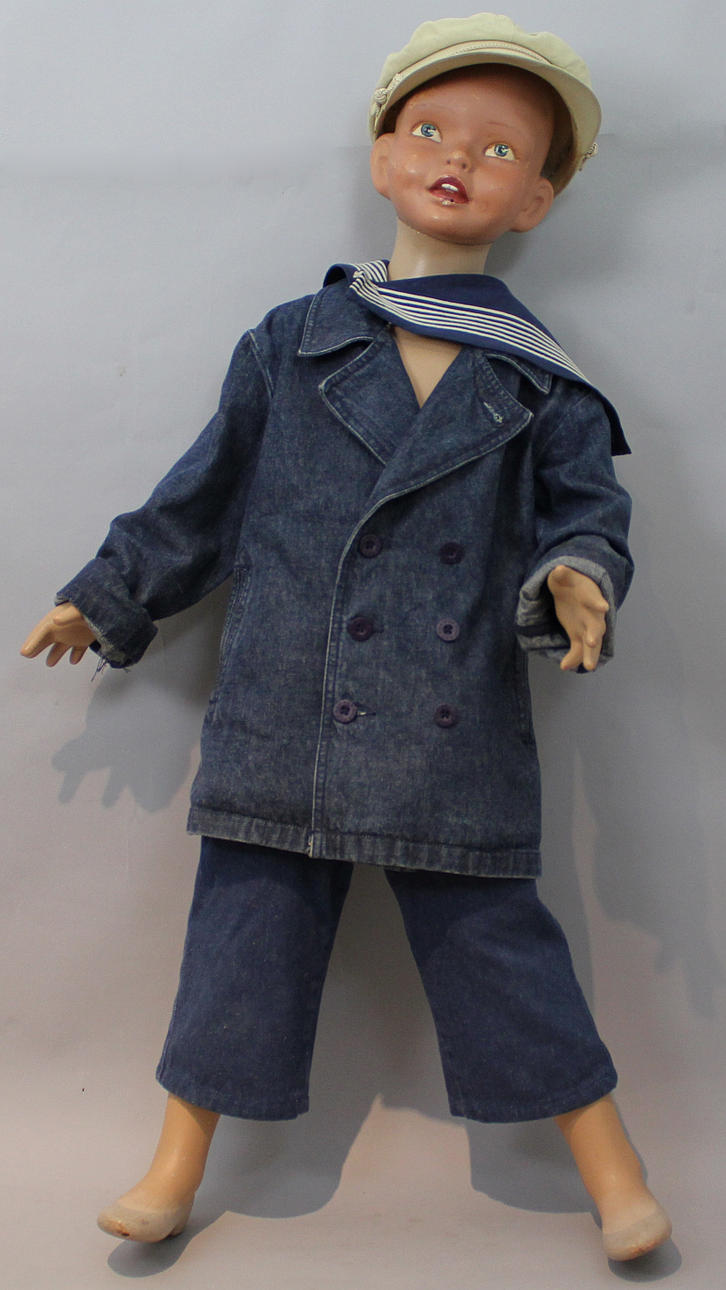 Skyltdocka i sjömanskläder. 1940-tal. Märkt N D P.