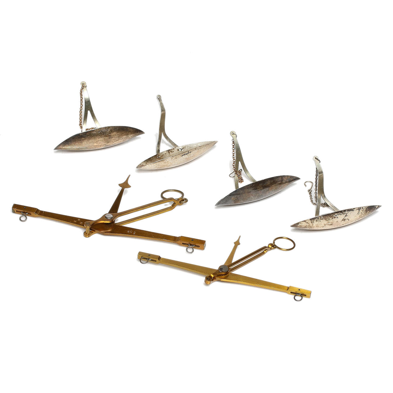 BALANSVÅGAR, 2 st. silver/mässing, bl.a. S:t Eriks Christianssons silversmedja, Stockholm, 1951.