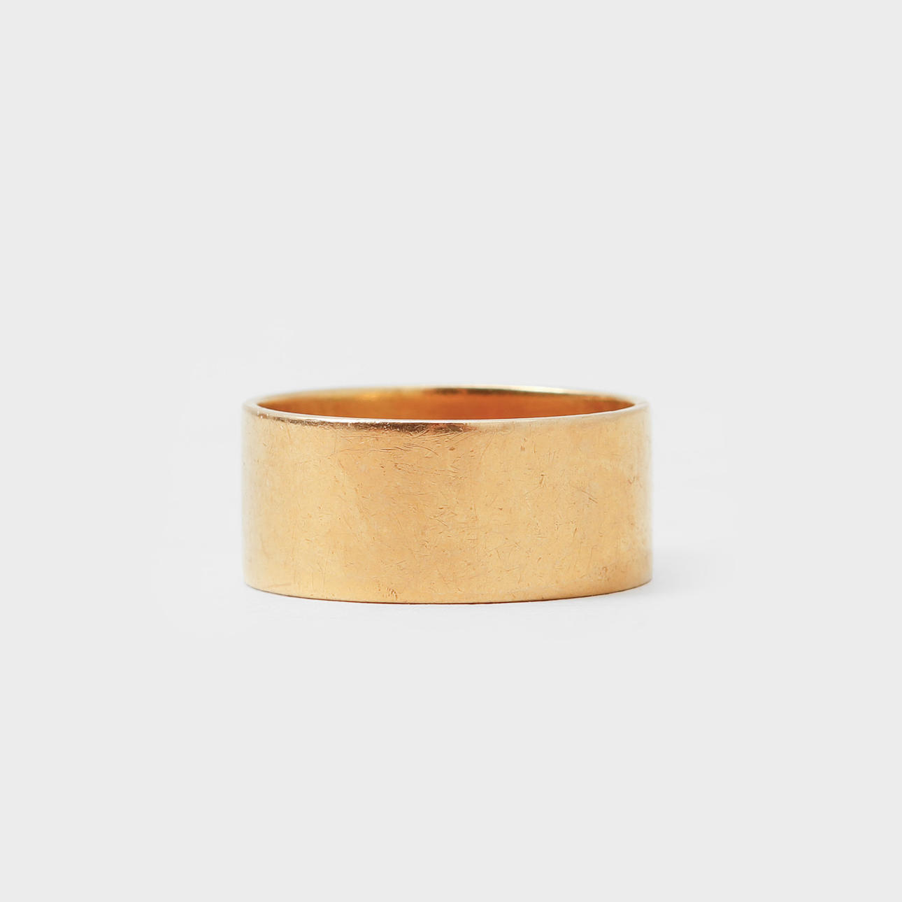 RING, 18k guld, Göteborg 1963. Vikt ca 10,7 g.