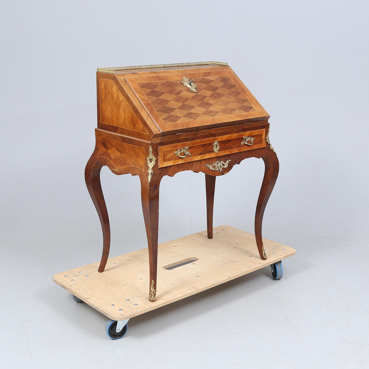 WRITING BUREAU, Rococo style, 20th century.