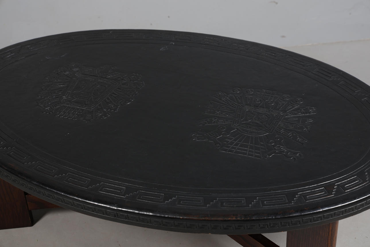 AN AZTEC STYLE OVAL TOPPED TABLE. Furniture - Coffee Tables - Auctionet