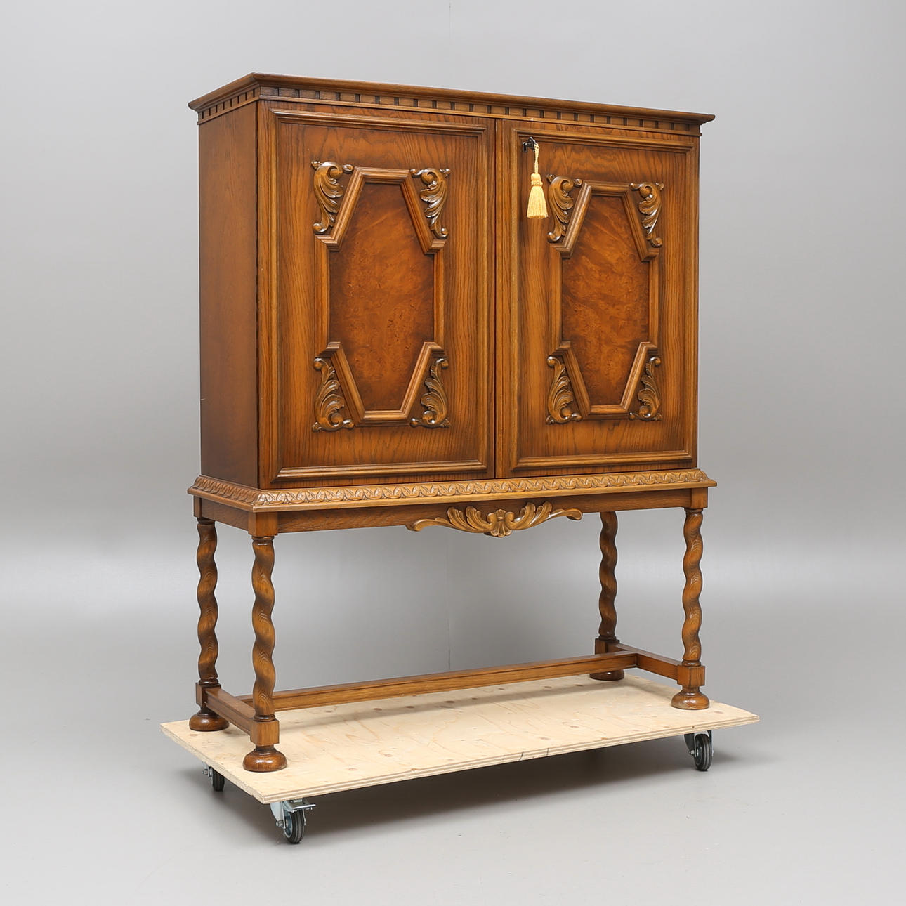 SKÅP, ek, barockstil, 1900-tal.