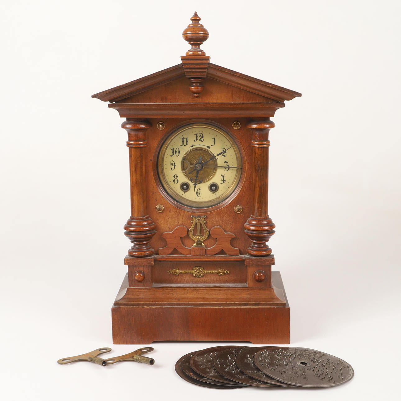 TABLE CLOCK, oak with musical movement, Junghans, 19th/20th century.