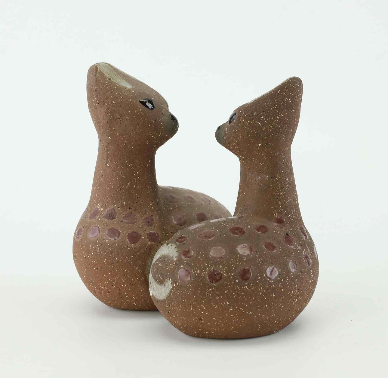 THOMAS HELLSTRÖM. Figurines, a pair, ceramic, Deer, Nittsjö, 20th century.