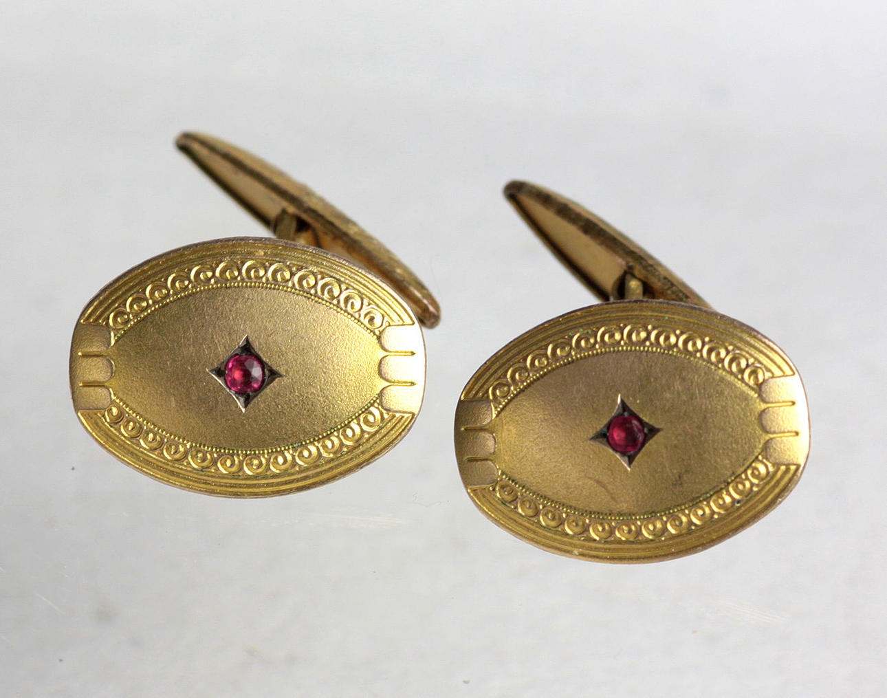 MANSCHETTKNAPPAR I ART NOUVEAU, OMKRING 1900.