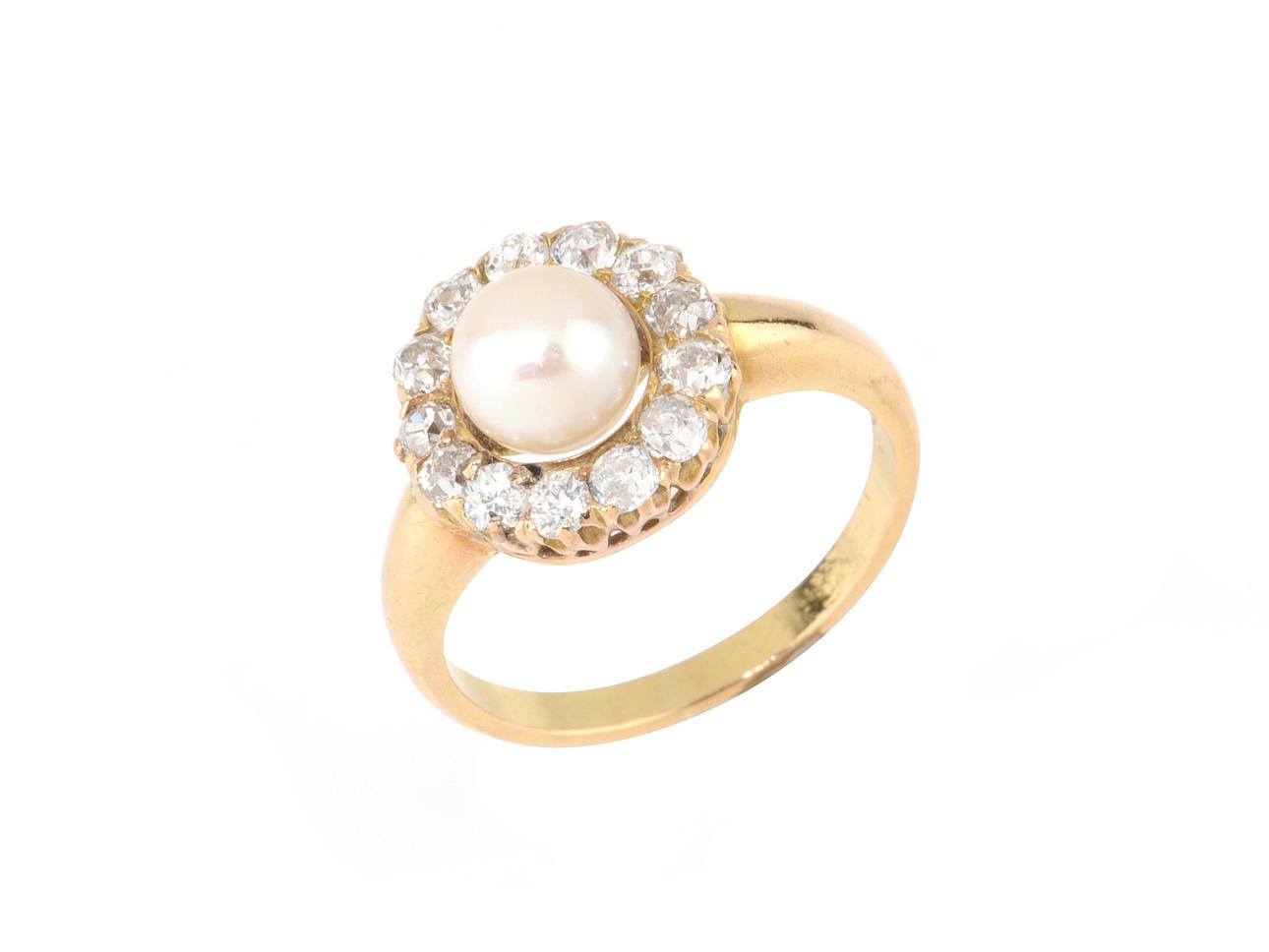 PERLENRING. Akoya pärla, diameter ca. 6 mm, 13 gammalslipade diamanter.