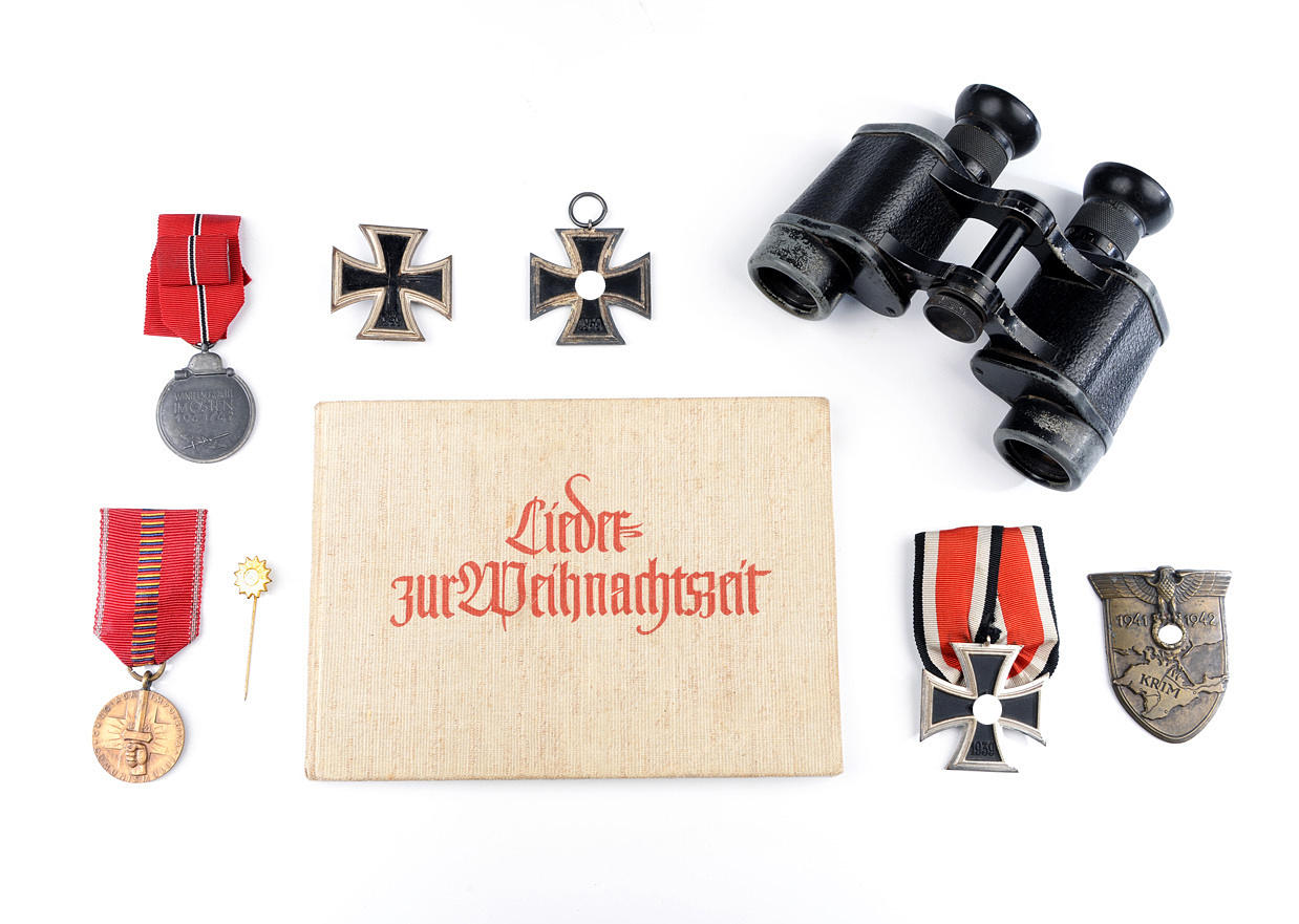 BUNDLE LOT MEDALJER WEHRMACHT+serviceglas + hymnal.