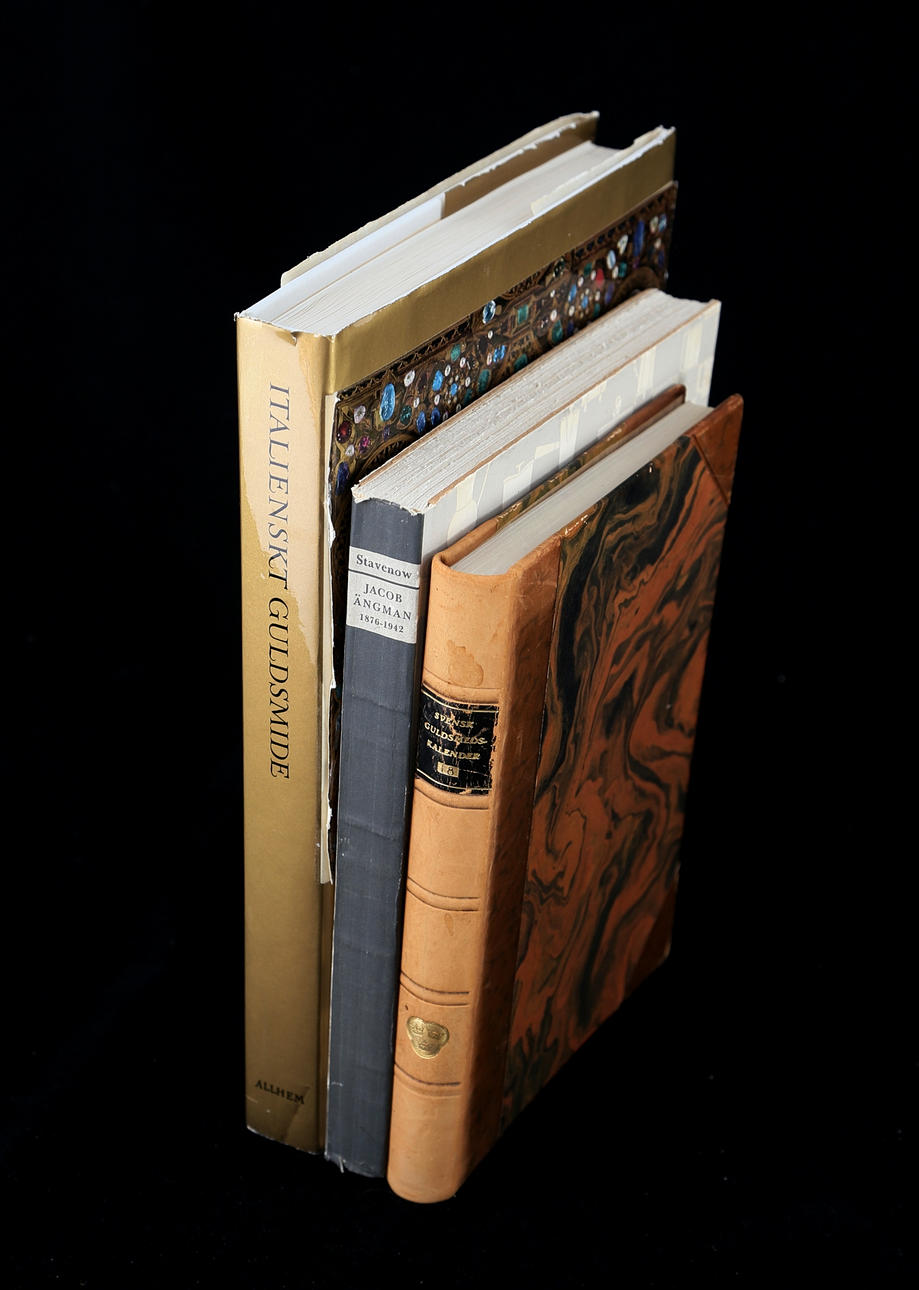 BÖCKER, 3 st, Italienskt guldsmide, Silversmeden Jacob Ängman, Svensk guldsmedskalender.