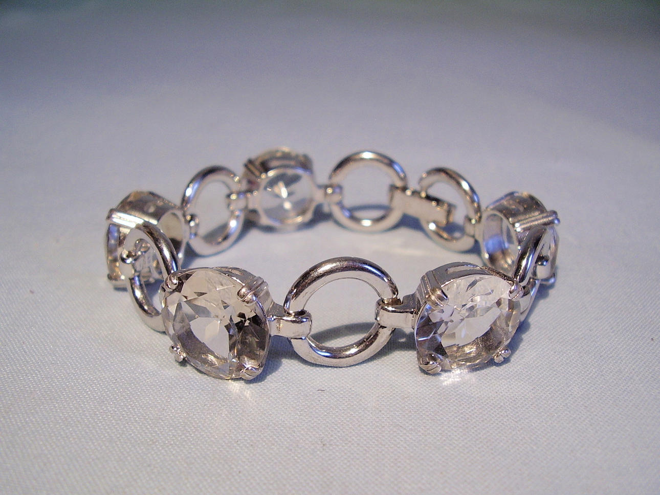 BERGKRISTALL ARMBAND SILVER 800.