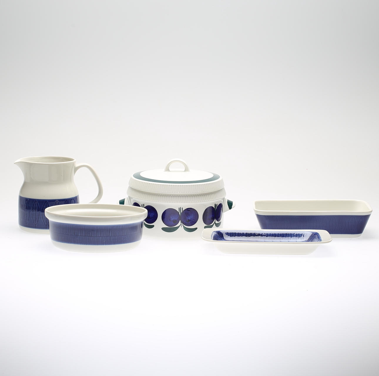 SERVISDELAR, 5 delar, porslin, "Koka Blå" och "Plommon", Rörstrand.