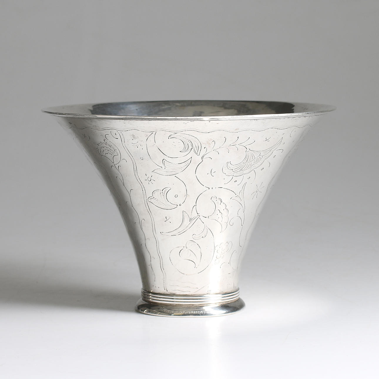 VAS, silver, K. Andersson, Göteborg, 1925. Vikt 495 gram.