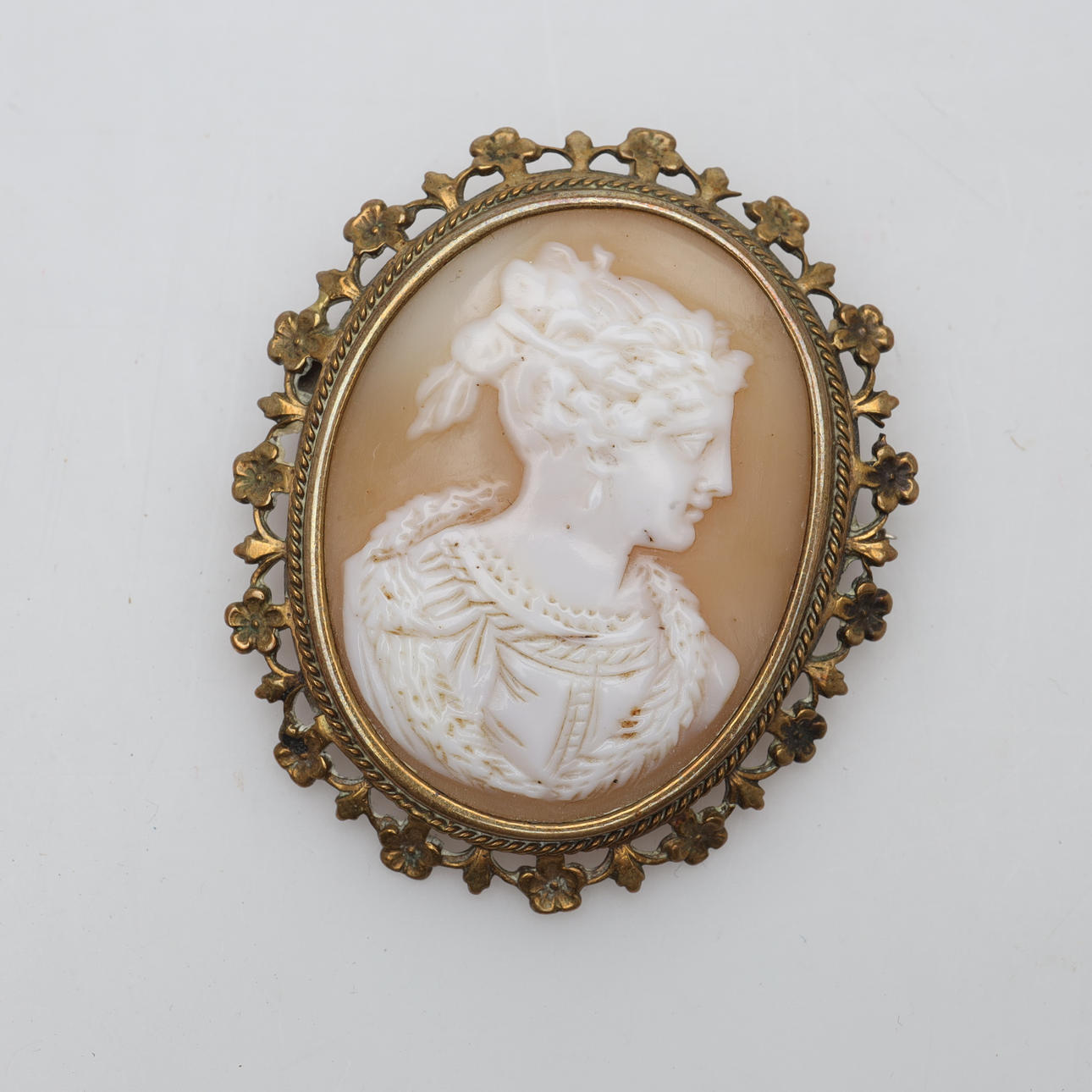 BROOCH, cameo, metal.