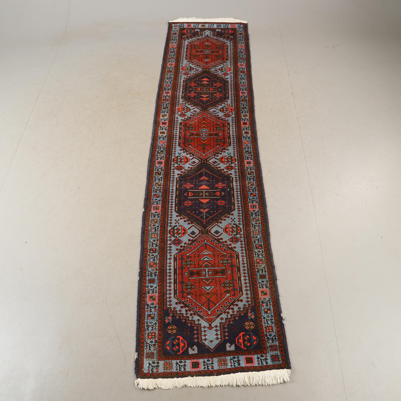 MATTA, orientalisk, 317 x 74 cm.