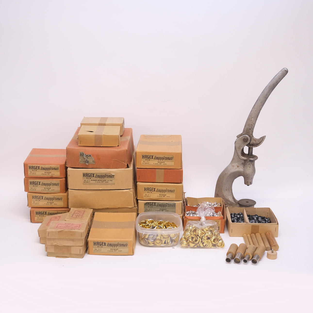 SPINDELPRESS, HAGEX WITH BUTTON MOLDS AND ACCESSORIES.