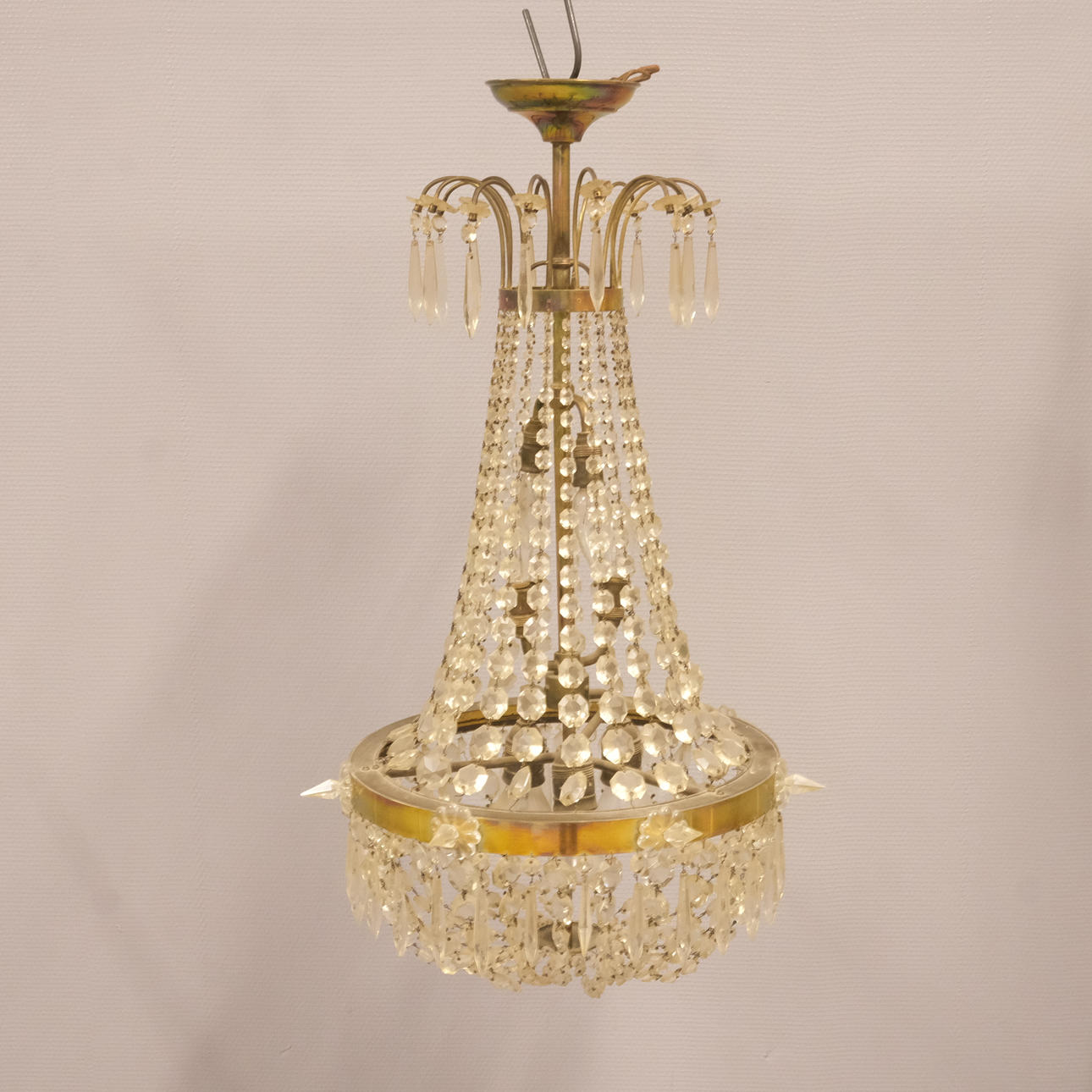 CHANDELIER, GUSTAVIAN STYLE, CIRCA 1900.