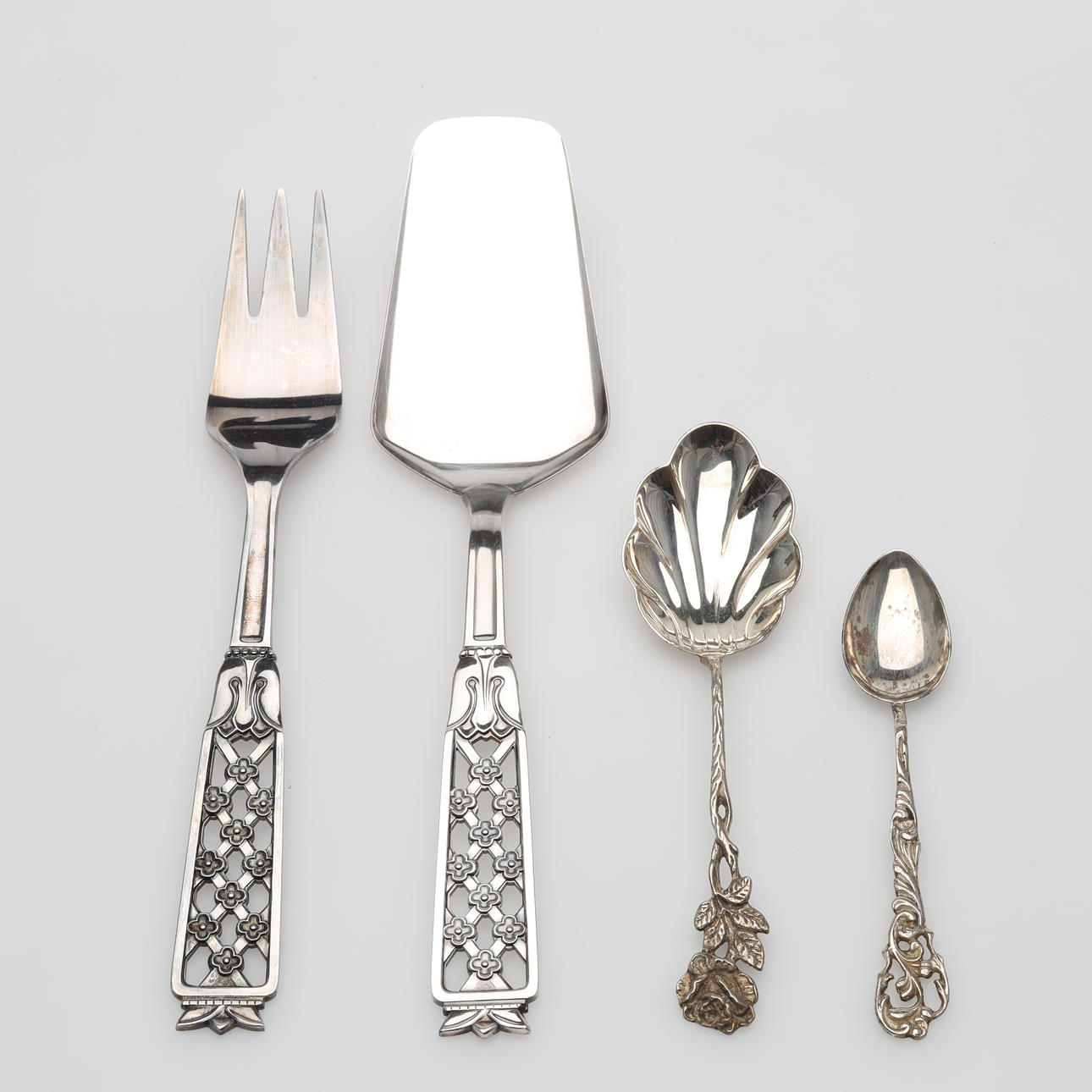 CUTLERY 4 pieces silver weight approx. 140 grams.