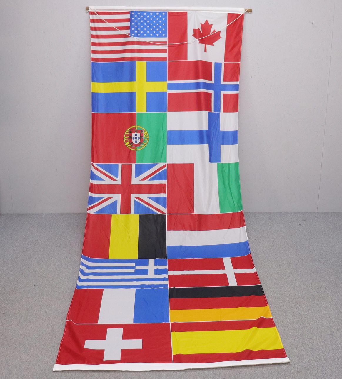 TOURIST FLAG, 16 nations.