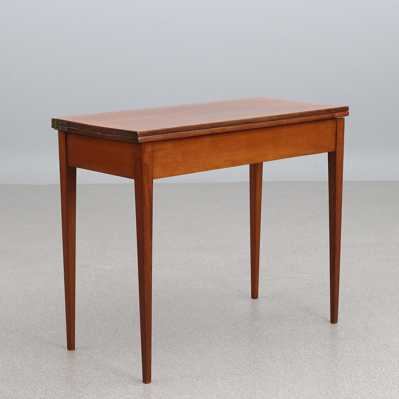 CARD TABLE. Mahogany. 19th/20th century.