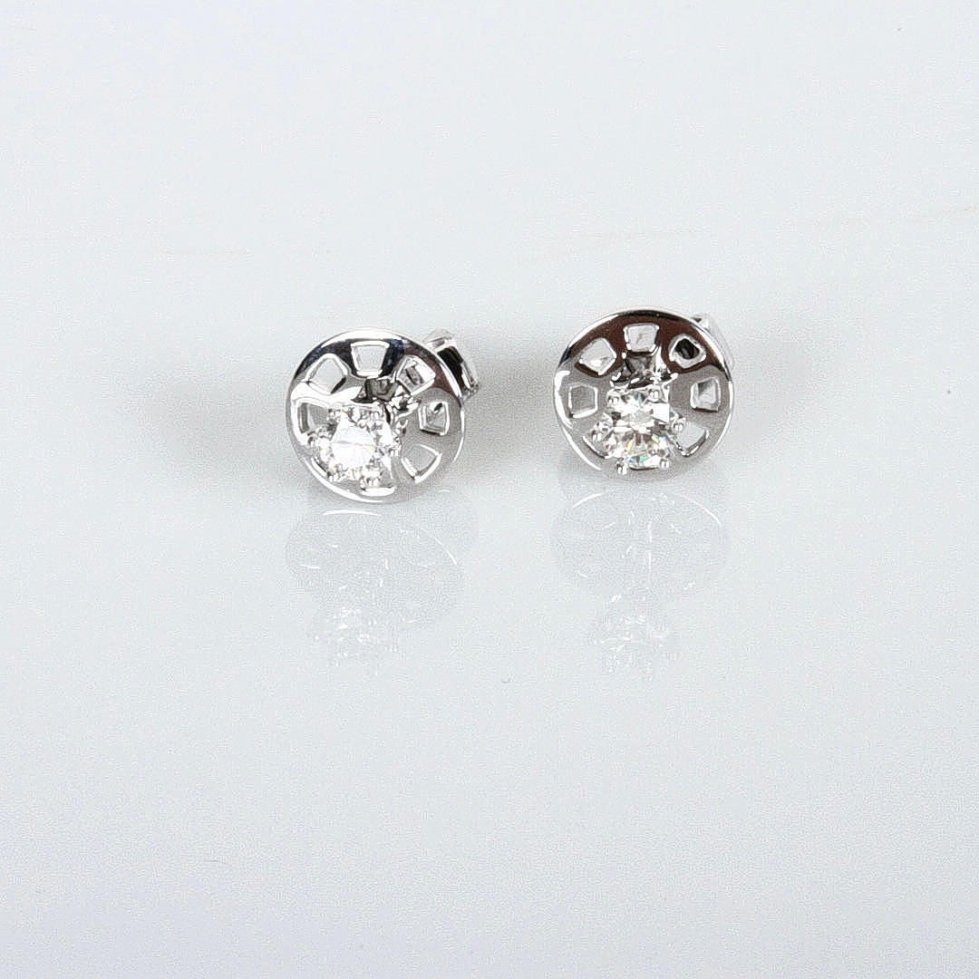 SINGLE-STONE EARRINGS, 0.15ct, 18K white gold.