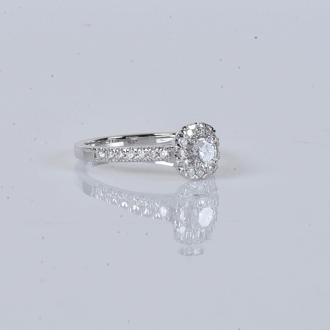 DIAMOND RING, total 0.54ct, 18K white gold.
