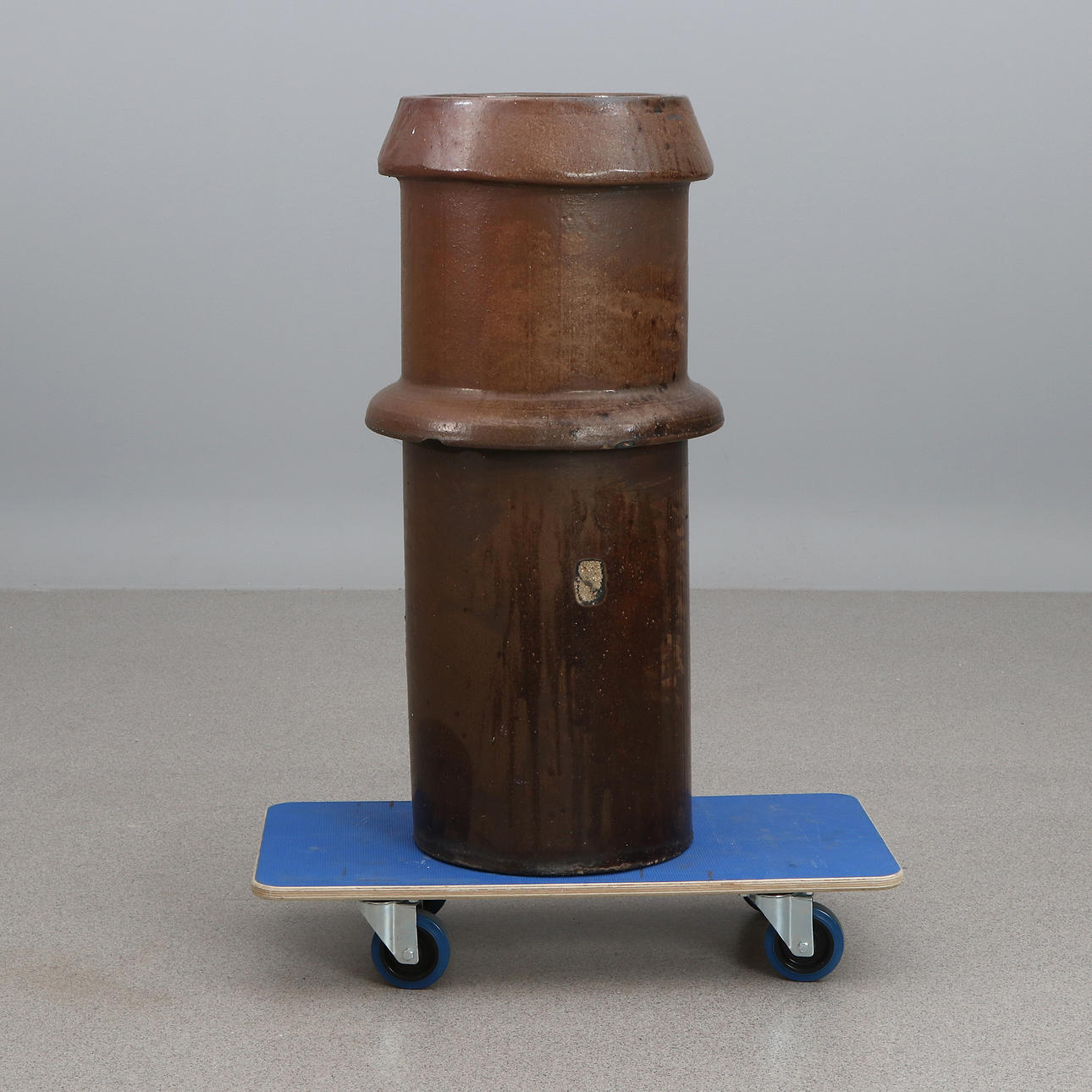 HÖGANÄS, CHIMNEY POT. Salt-glazed stoneware.