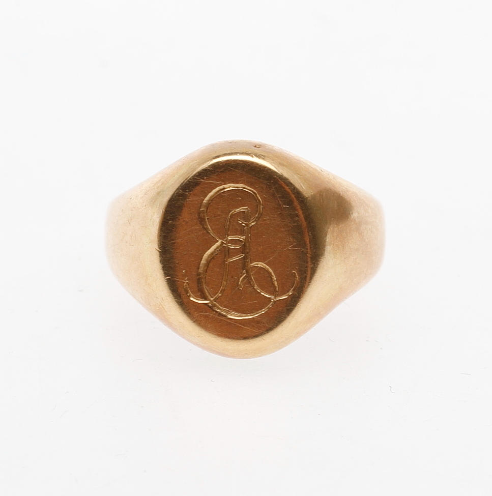 KLACKRING, 18k guld, vikt ca 9,3 gr.