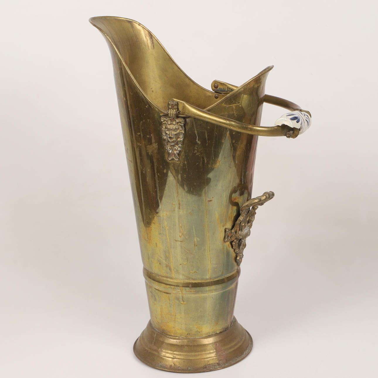 PARAPLYSTÄLL, mässing/porslin, 1900-tal.