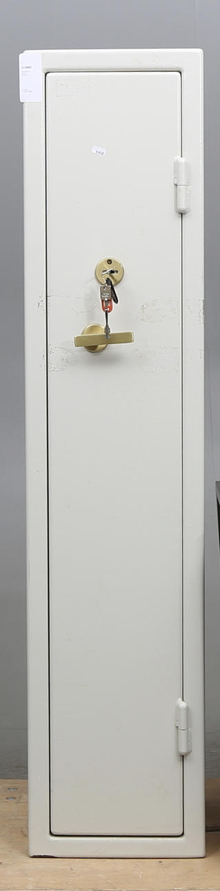 VAPENSKÅP, Zugli 6, Danmark.