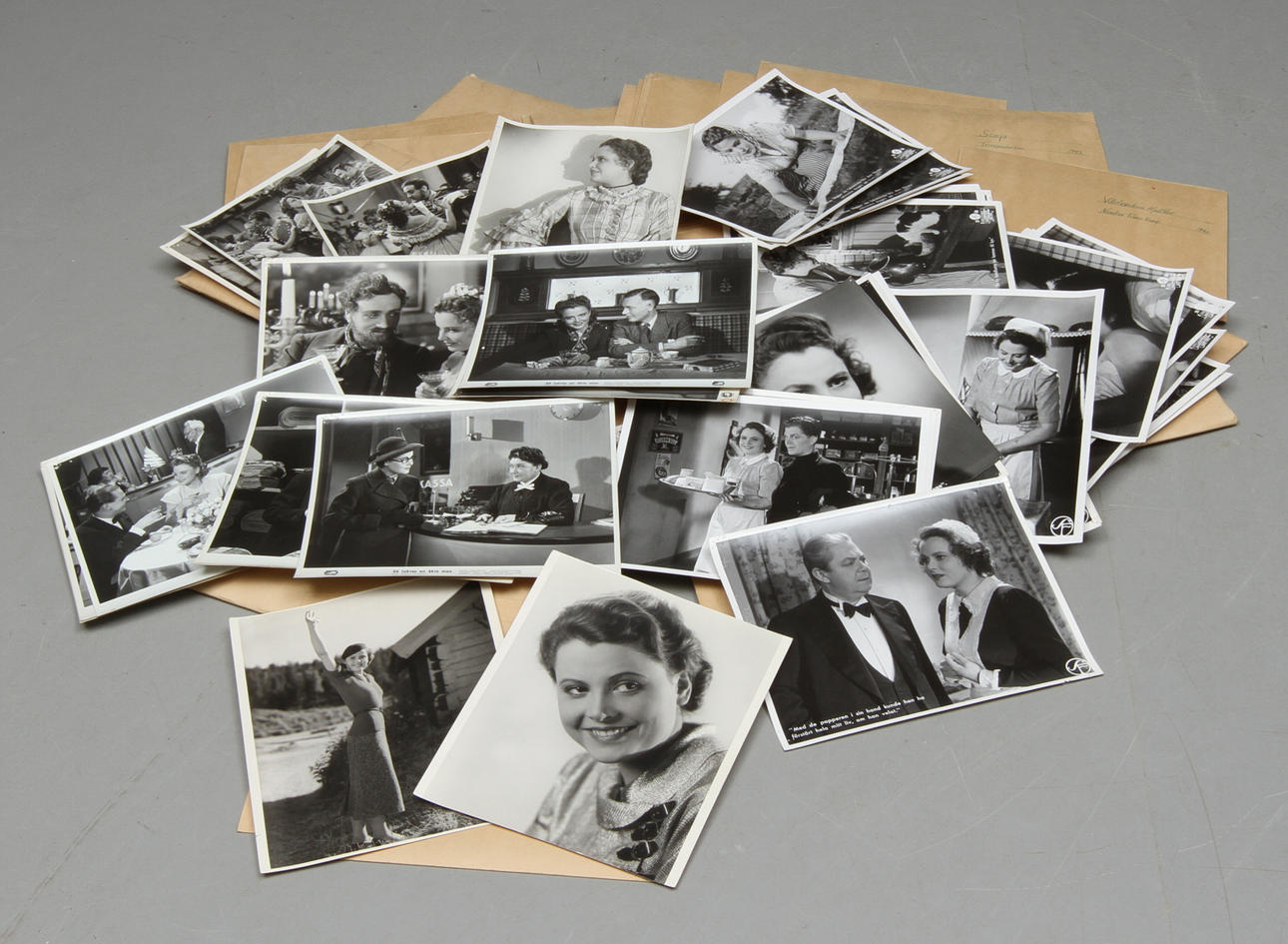 FILMFOTOGRAFIER, sk. Film Stills, Svenska, ca 40 titlar/kuvert.