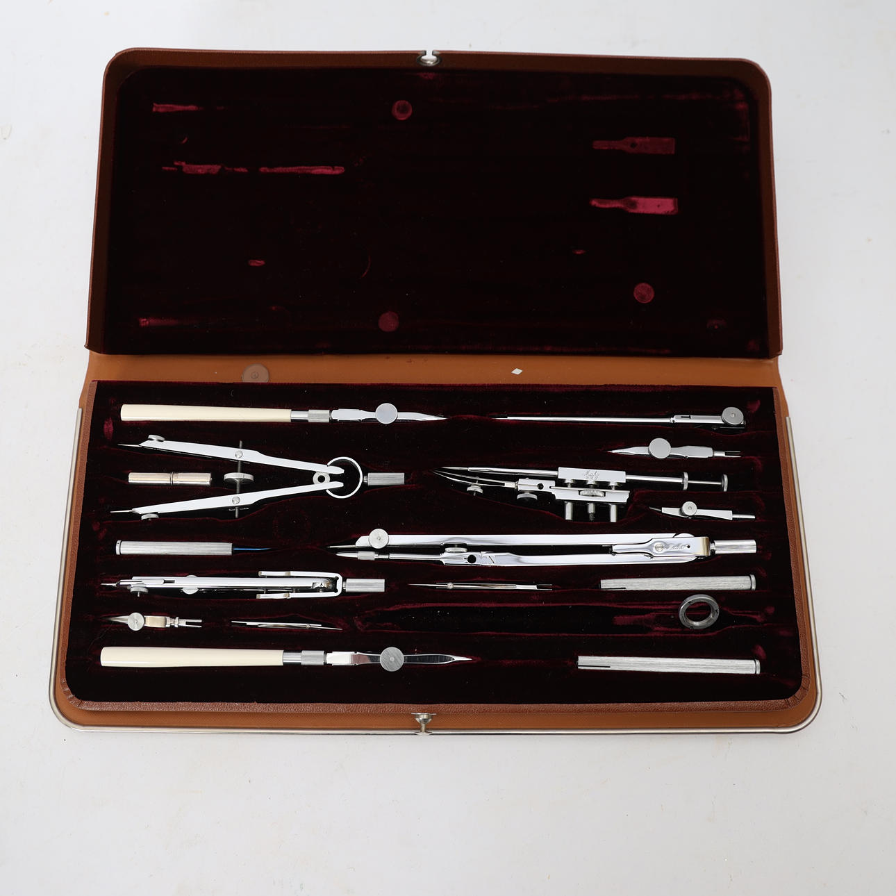 DRAWING INSTRUMENTS, INGUT, in case.