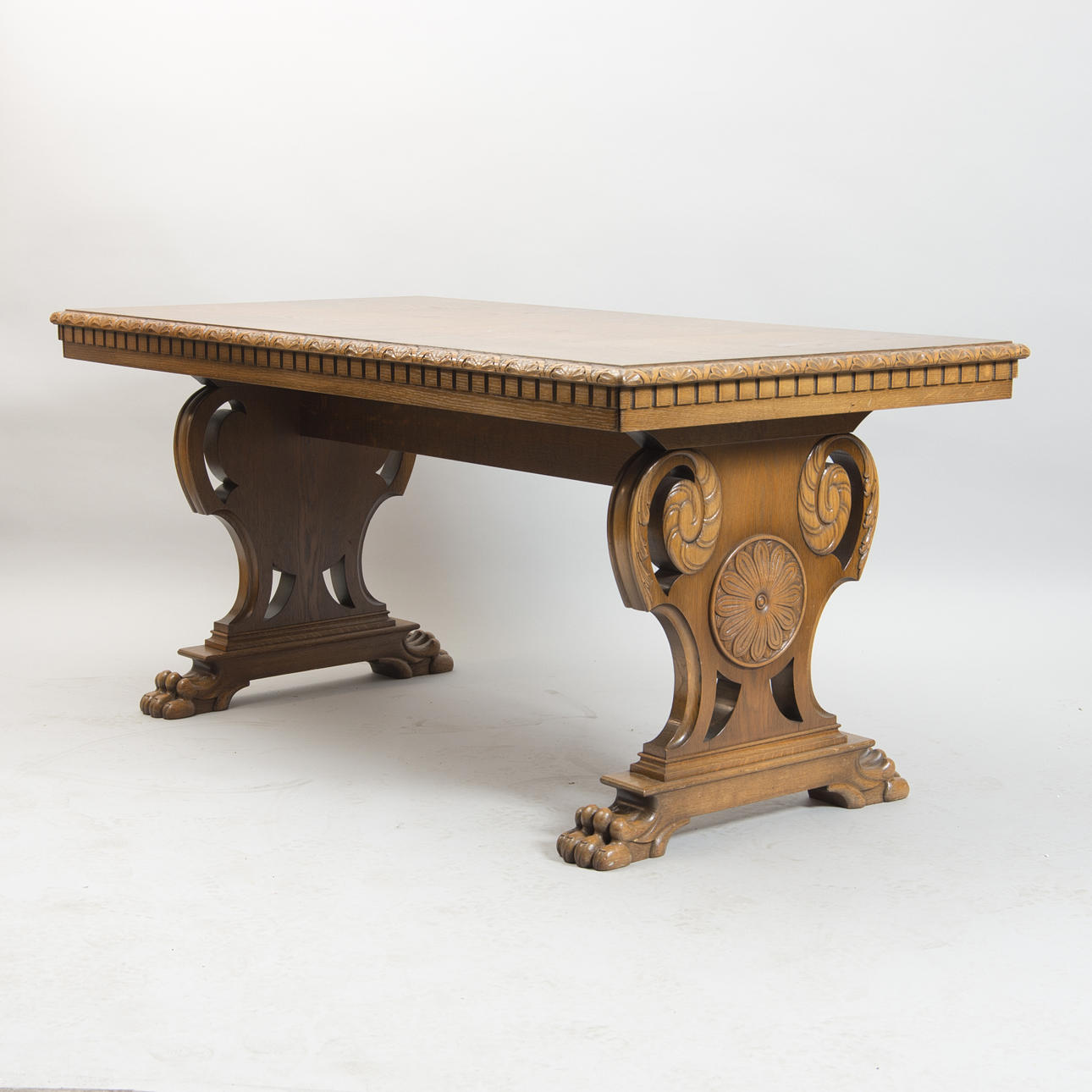 BORD, ek, chippendalestil, 1900-talets första hälft.