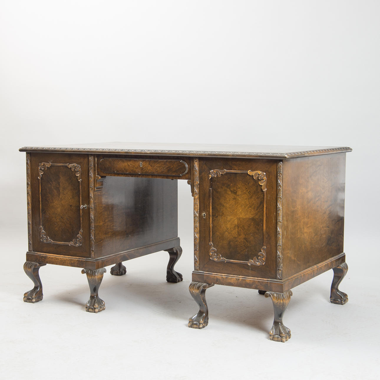 SKRIVBORD, bonad björk, chippendalestil.