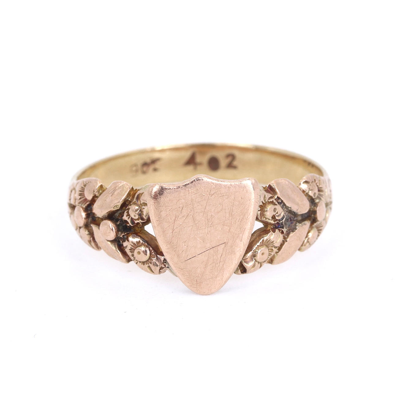 9CT YELLOW GOLD RING.