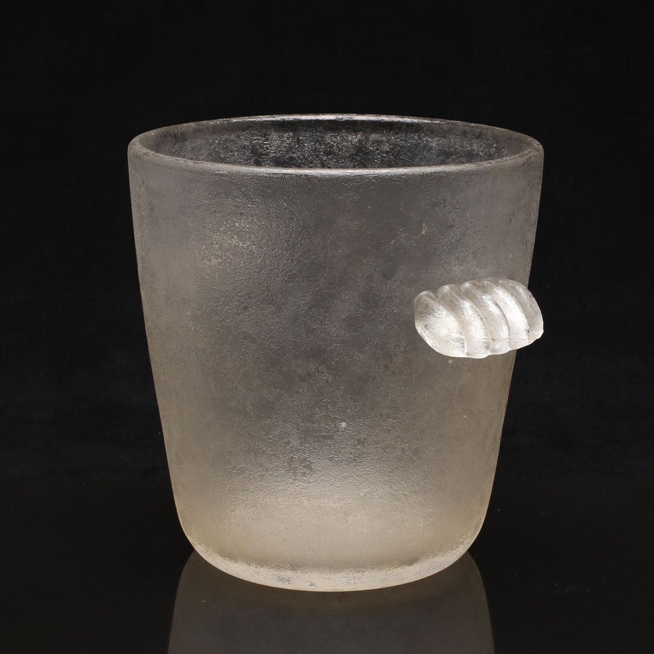 CHAMPAGNEKYLARE i glas, Boda, omkring 1900-talets mitt.