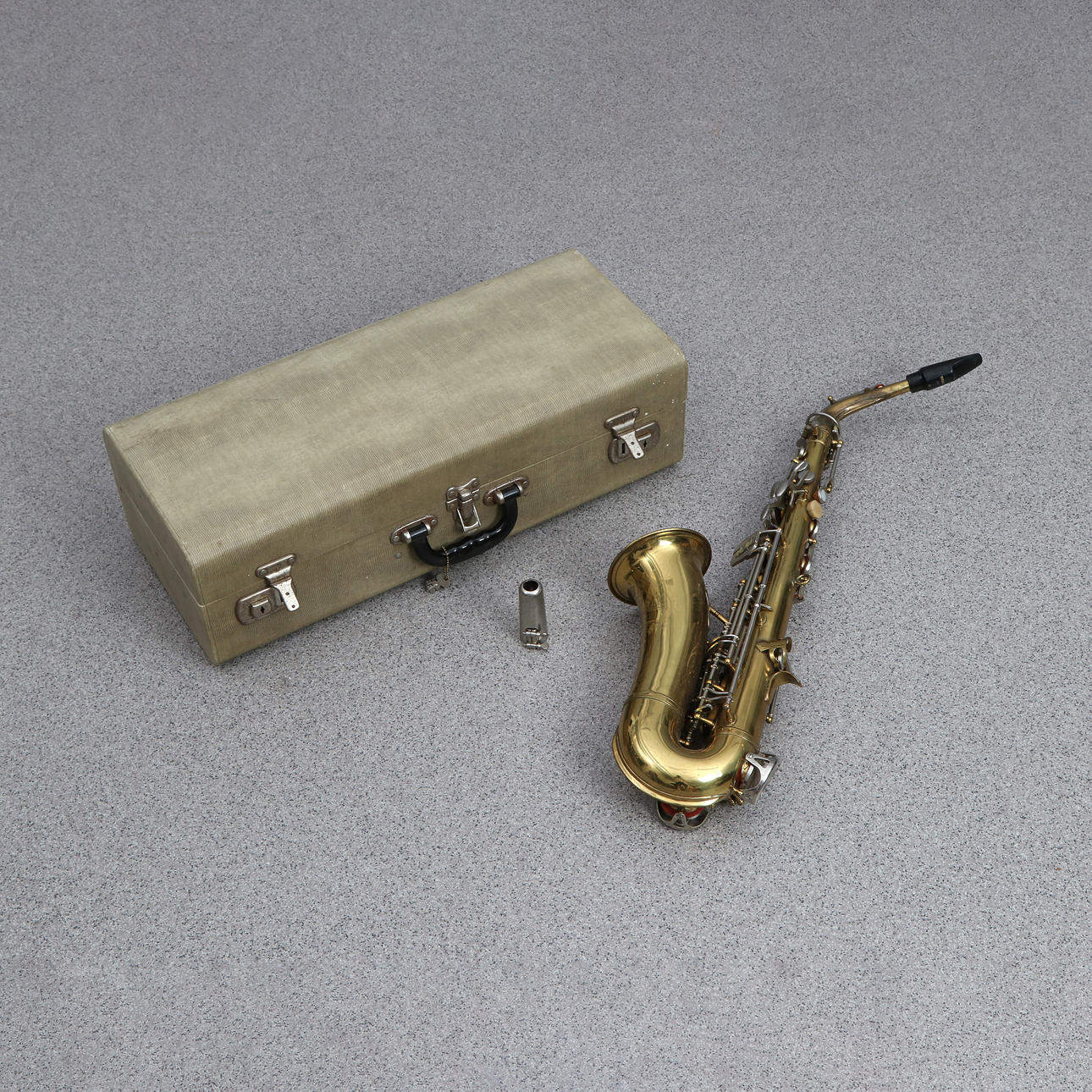 ALLIANCE, SAXOPHONE. Brass. Serial no. 36165.