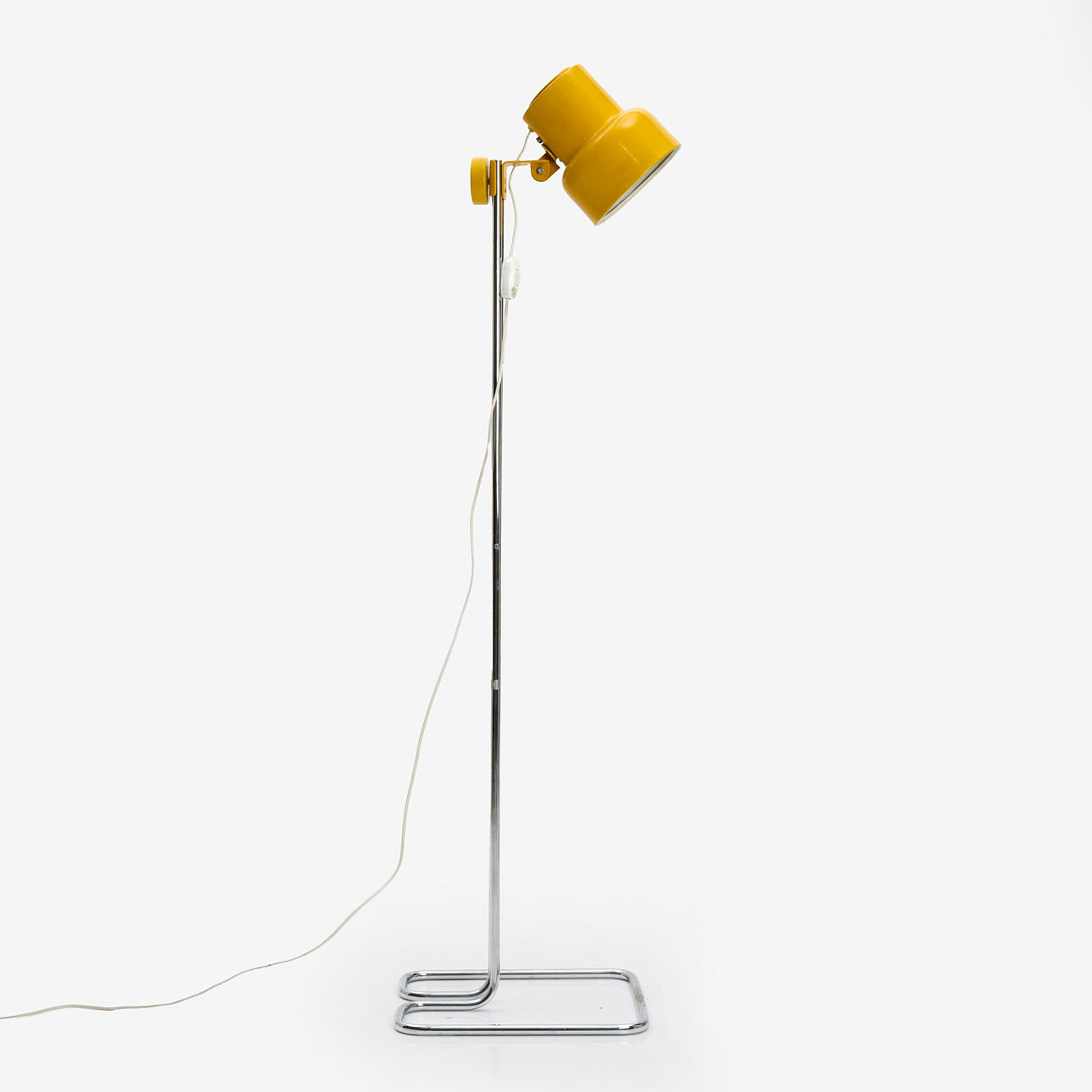 GOLVLAMPA, "City", IKEA, 1970-tal, gullackerad skärm, fot i kromad metall
