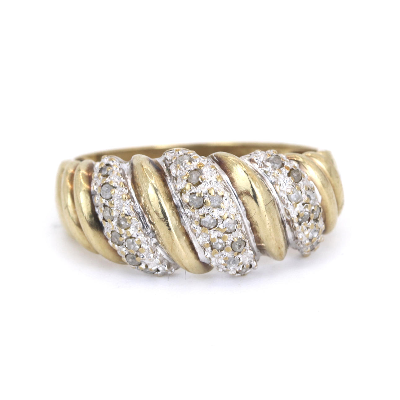 9CT GOLD DIAMOND SET RING.
