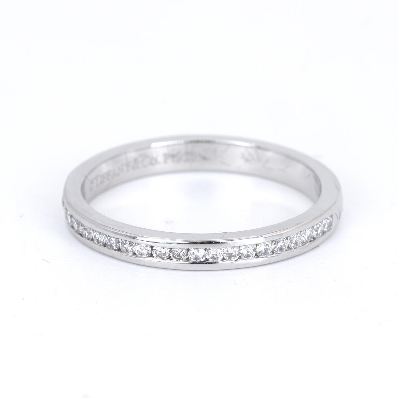 TIFFANY PLATINUM DIAMOND SET RING.