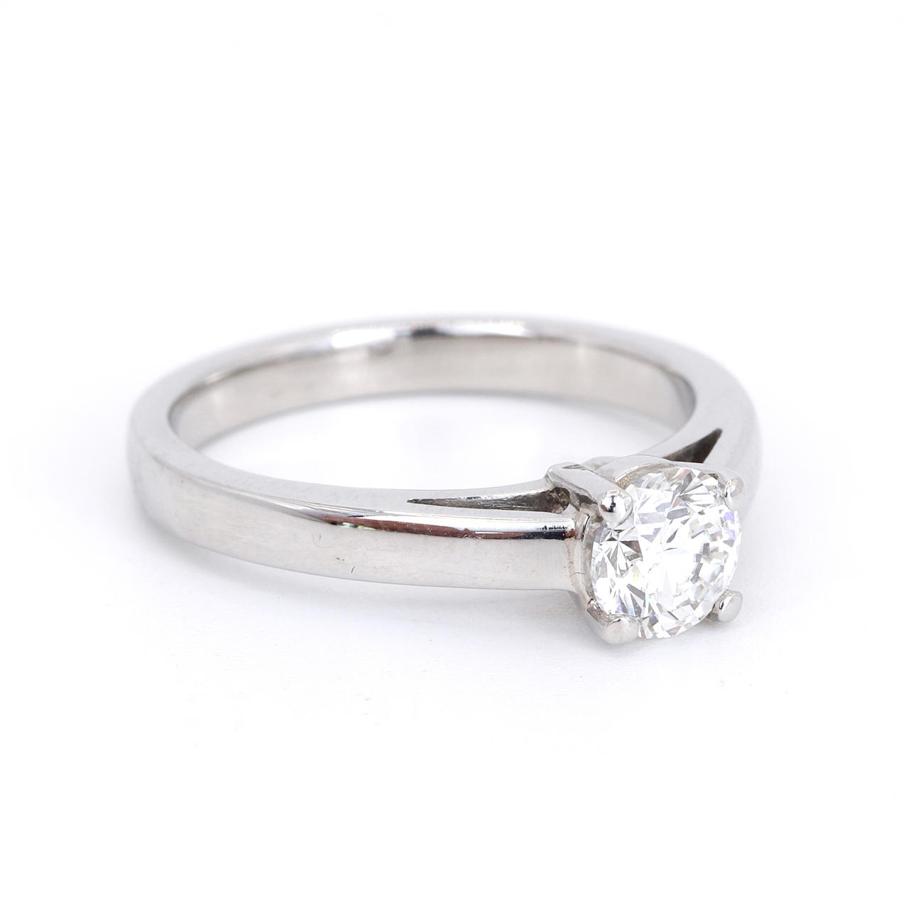 PLATINUM VS1 DIAMOND SOLITAIRE RING.