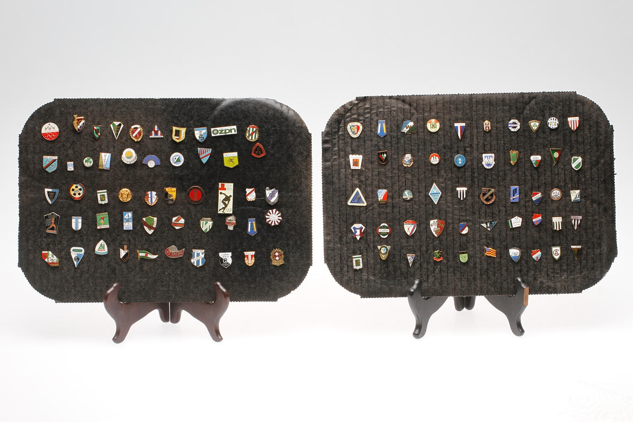 PINS, cirka 100 st. Sportklubbar.