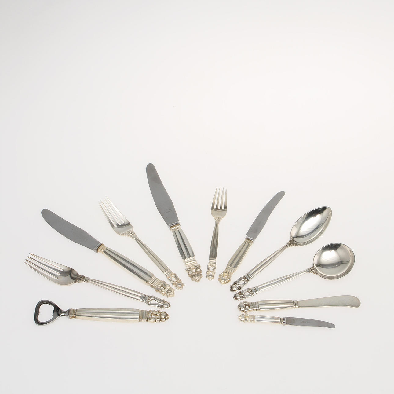 JOHAN ROHDE. Bestickuppsättning "Konge/Acorn", 68 delar, sterlingsilver. Georg Jensen, Köpenhamn efter 1945.