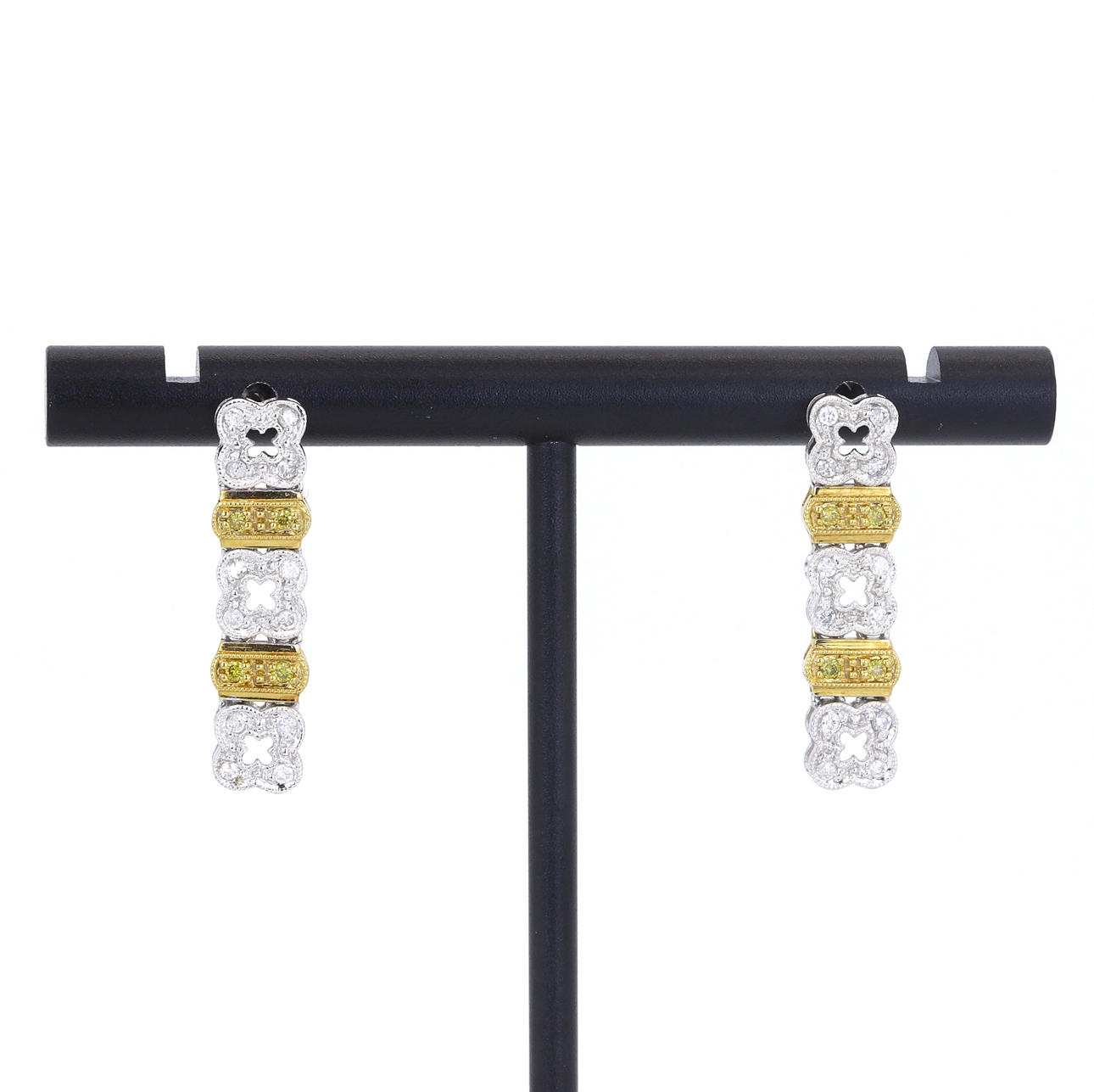 18CT GOLD DIAMOND SET DROP EARRINGS.
